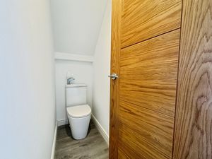 Downstairs wc- click for photo gallery